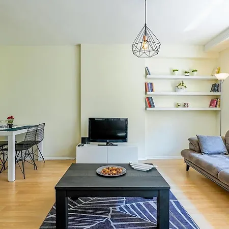 Charming Oasis With Balcony 3 Min To Apartmán Antalya