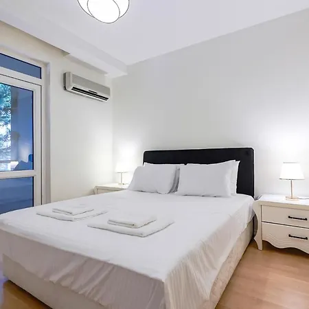 Apartmán Charming Oasis With Balcony 3 Min To